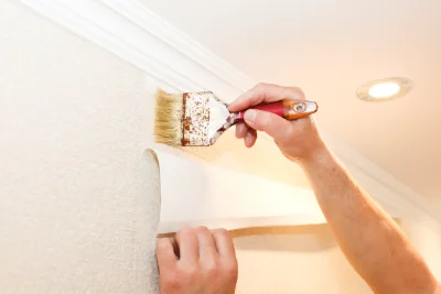 Pose de papier peint aux Loges-sur-Brécey — revêtements muraux et toiles de verre